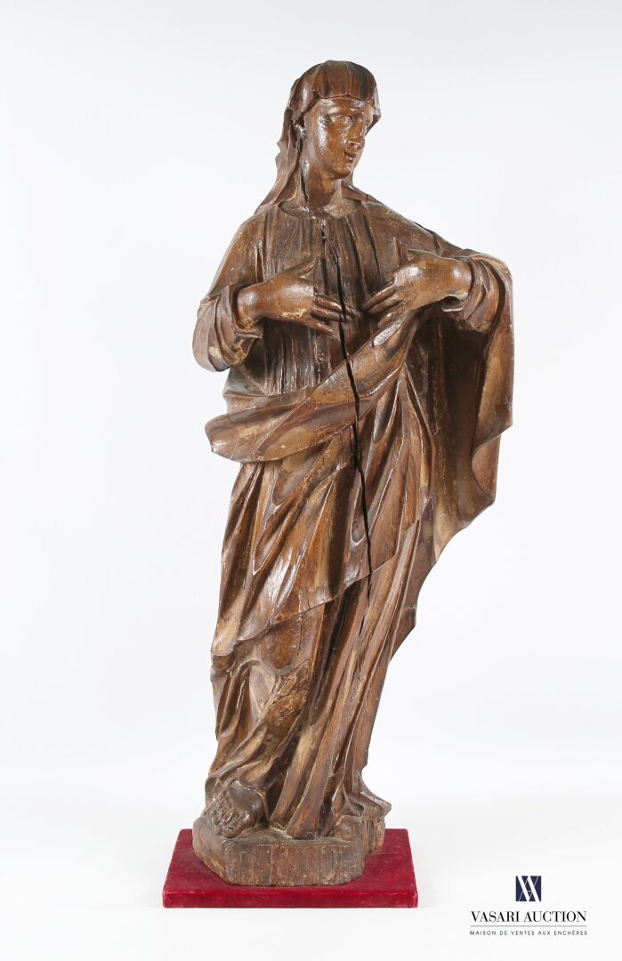 Null Vierge du calvaire en bois sculpté, debout vêtue d'un long manteau plissé e&hellip;