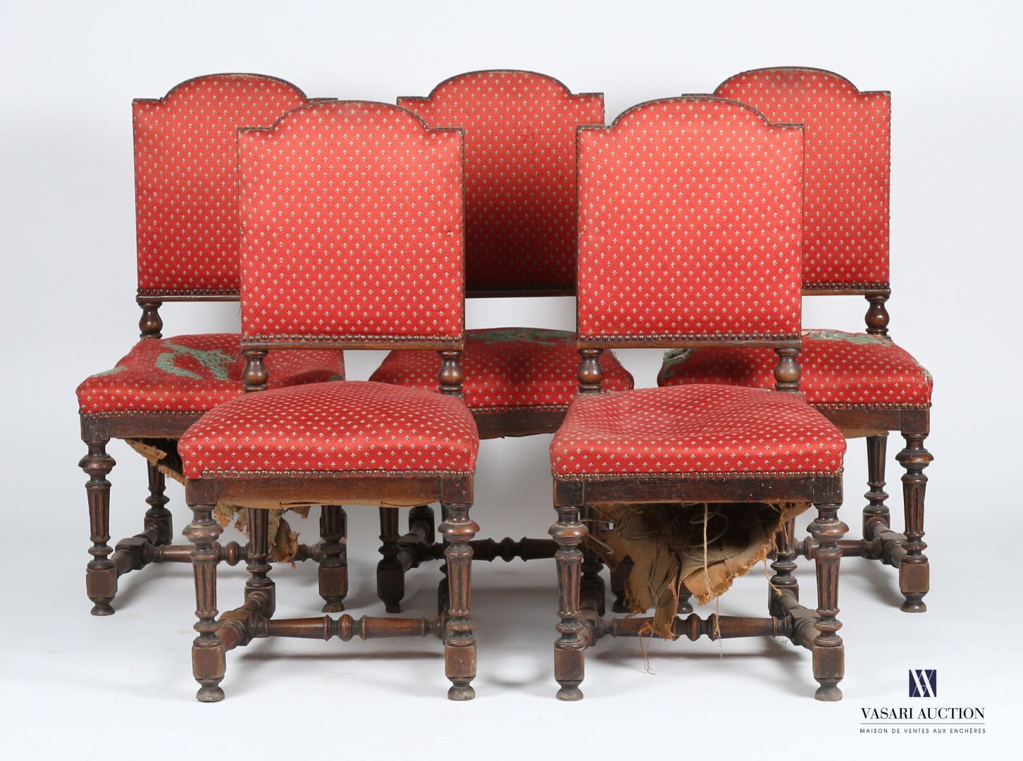 Null Suite von fünf Stühlen aus natürlichem Holz, mit einer geraden Rückenlehne &hellip;