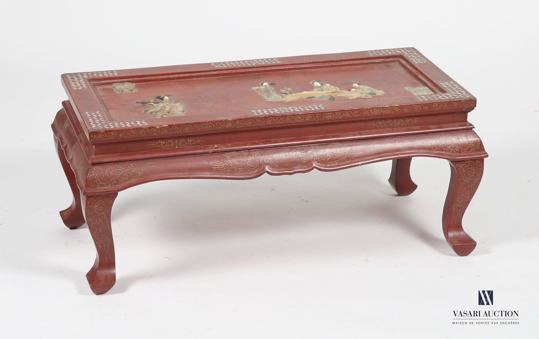 Null Table basse formant plateau en bois laqué rouge, le plateau de forme rectan&hellip;