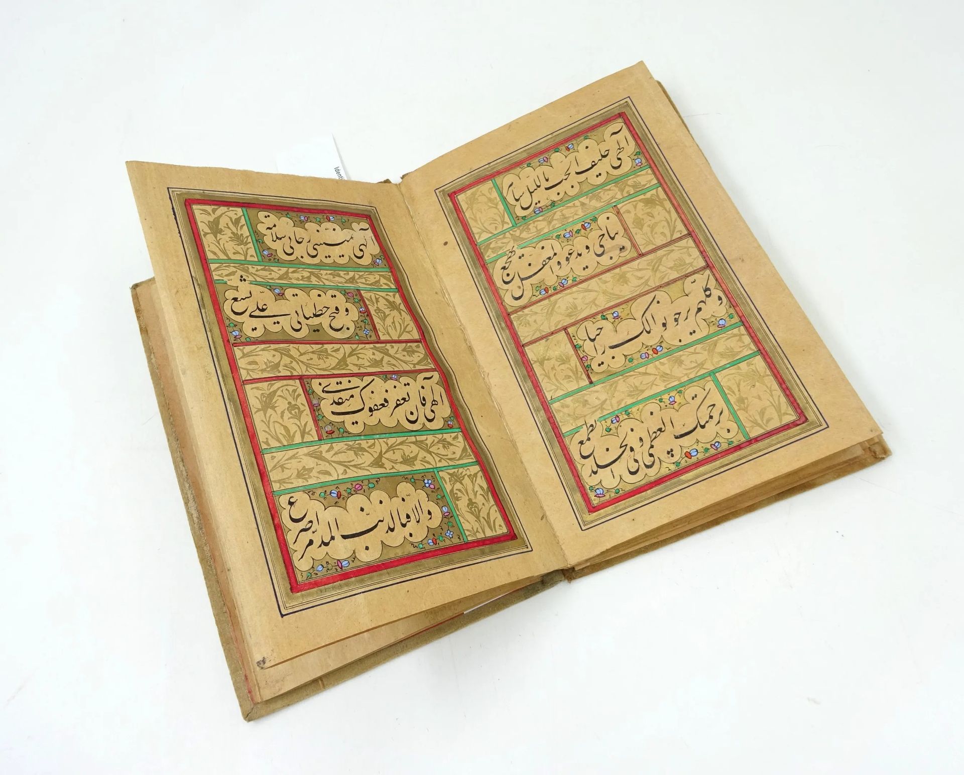 Null 伊玛目阿里的祈祷》，Munâjat al-Manzûma，伊朗，19 世纪末 20 世纪初。这本相册（muraqqa'）由 15 张手风琴装订的纸张组&hellip;