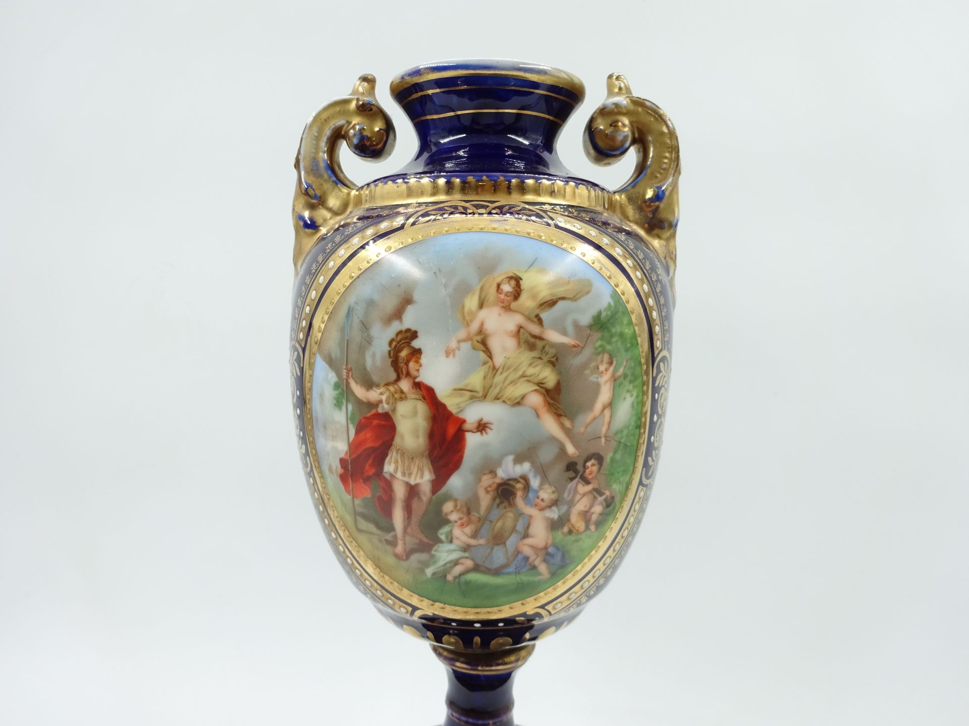Null Vaso a urna in porcellana blu e oro con decorazione a medaglione con Marte &hellip;