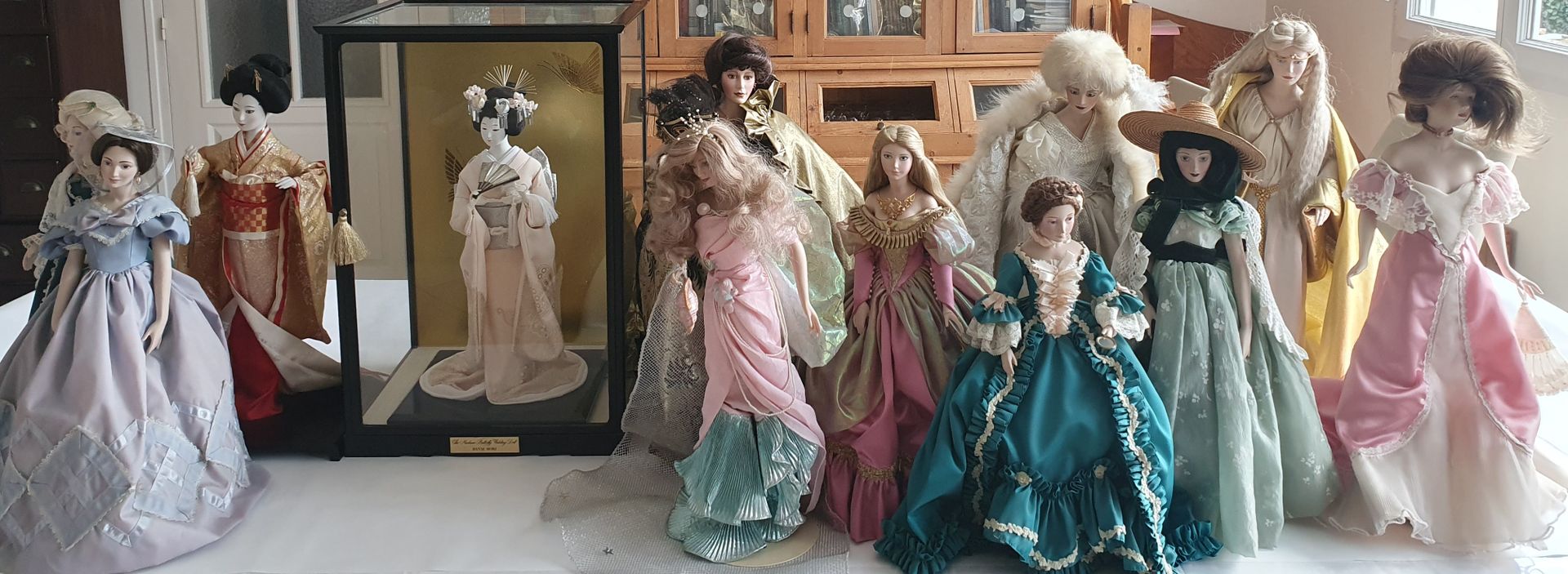 Null Bambole. Collezione di 12 grandi bambole Franklin. Altezza da 40 a 55 cm ci&hellip;