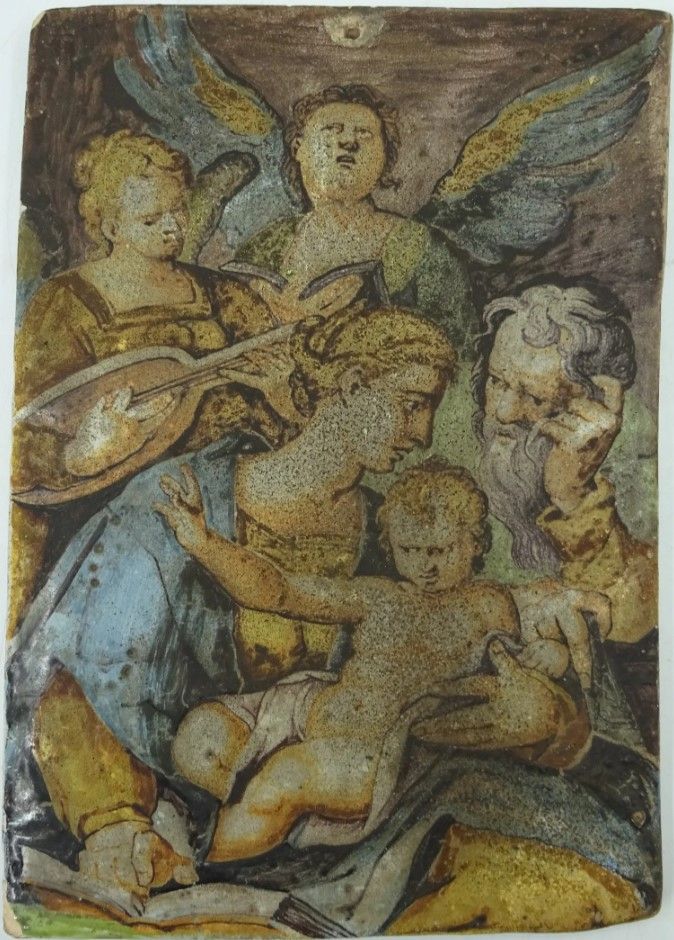 Null Tegola in terracotta con decorazione policroma raffigurante la Sacra Famigl&hellip;