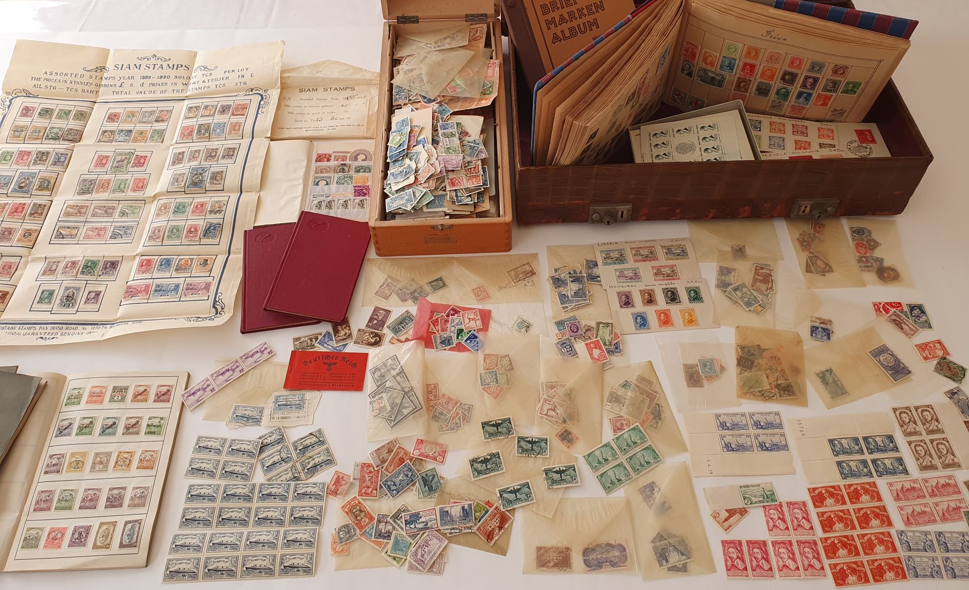 Null 邮票一套重要的新邮票和已销邮票。19 世纪和 20 世纪上半叶。一位收藏家的档案。包括法国（航空邮件、4....）在内的众多珍邮。许多旧邮票，尤其是来&hellip;