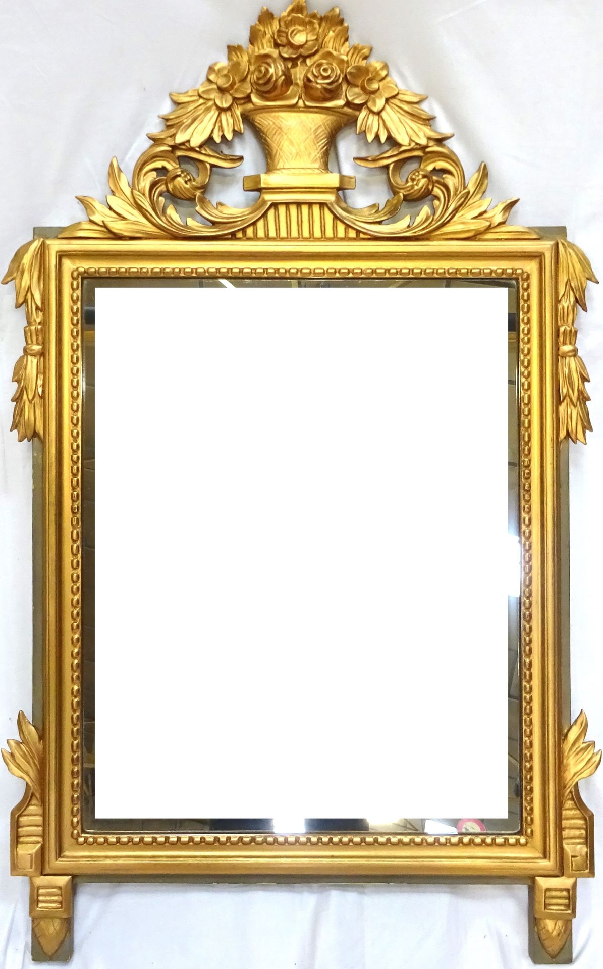 Null Miroir rectangulaire de style Louis XVI en bois sculpté, stuqué et doré, à &hellip;