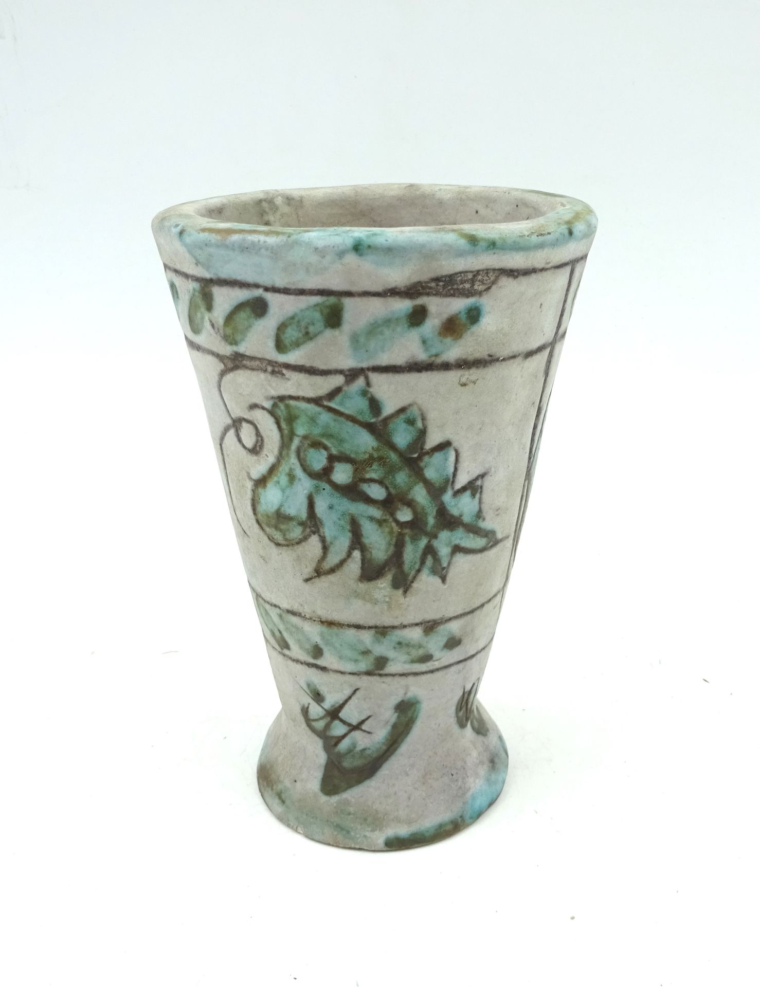 Null J. MASSIER, Vallauris. Vaso conico in ceramica con smalto verde su fondo gr&hellip;