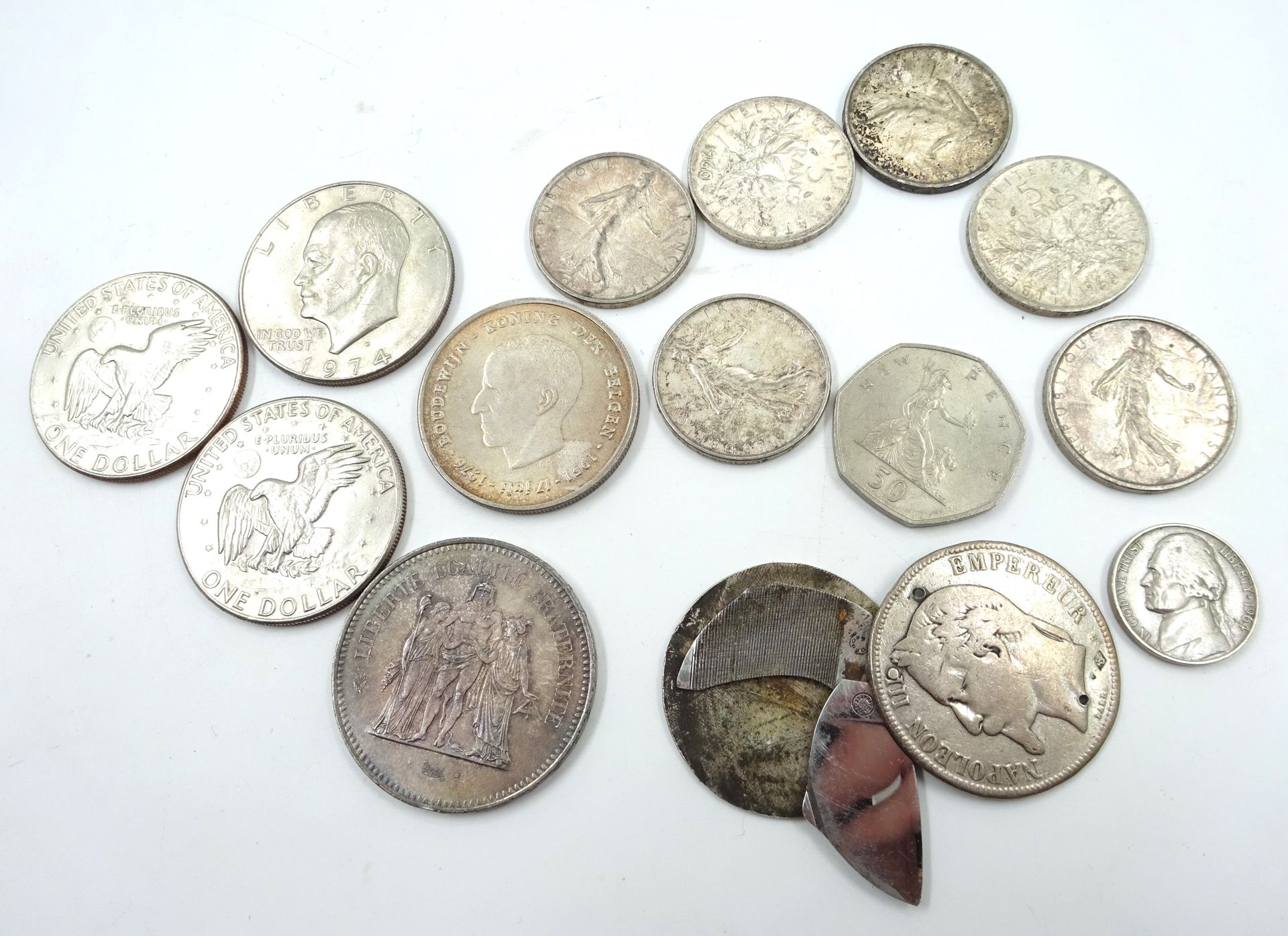Null 一批银币：50 法郎 Hercule 1976 年；250 法郎 Baudoin Ier 1951 年；3 x 1 美元 1974 年；6 x 5 法&hellip;