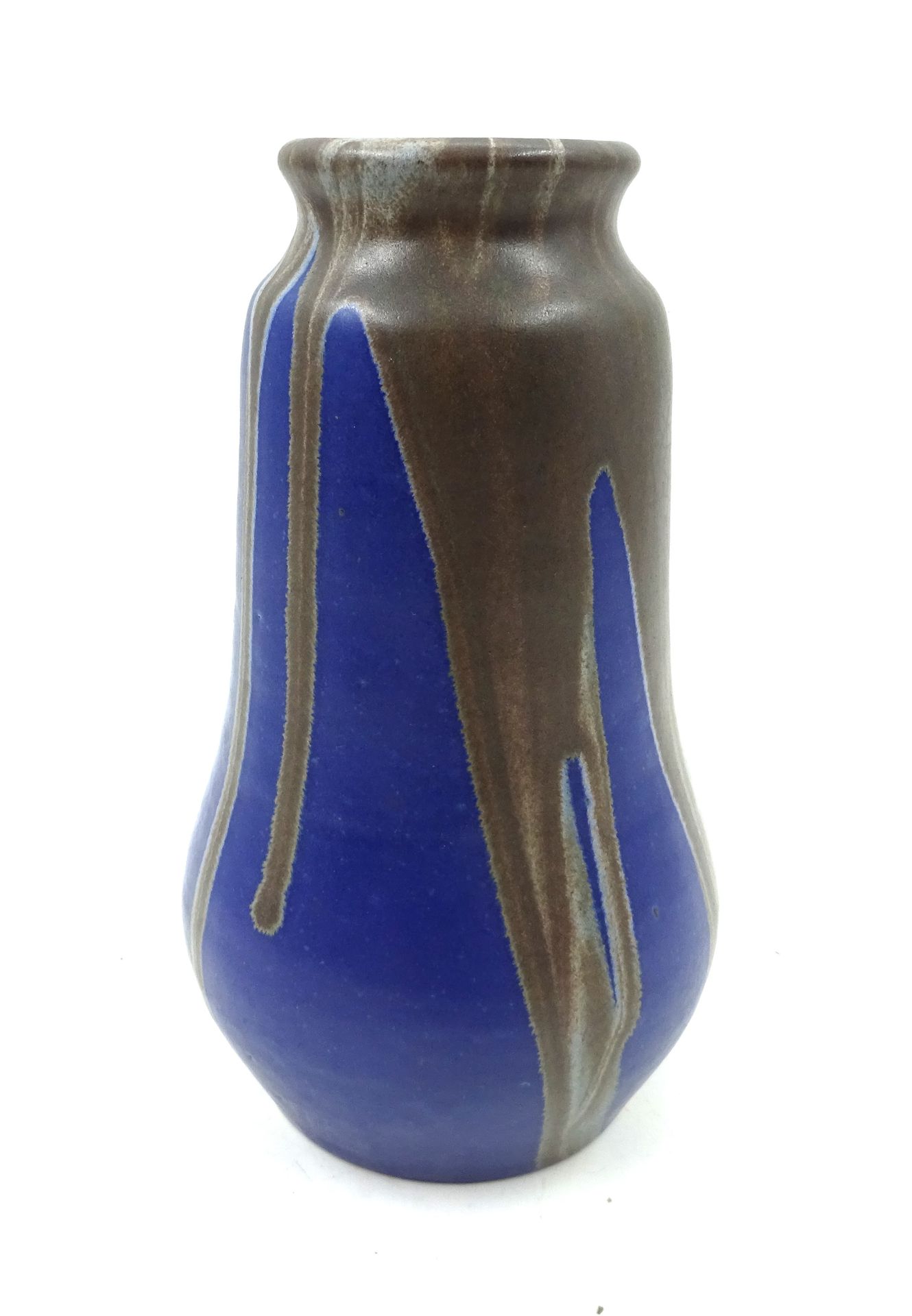 Null Léon POINTU (1879-1942). Vaso allungato in gres con smalto blu e colature m&hellip;