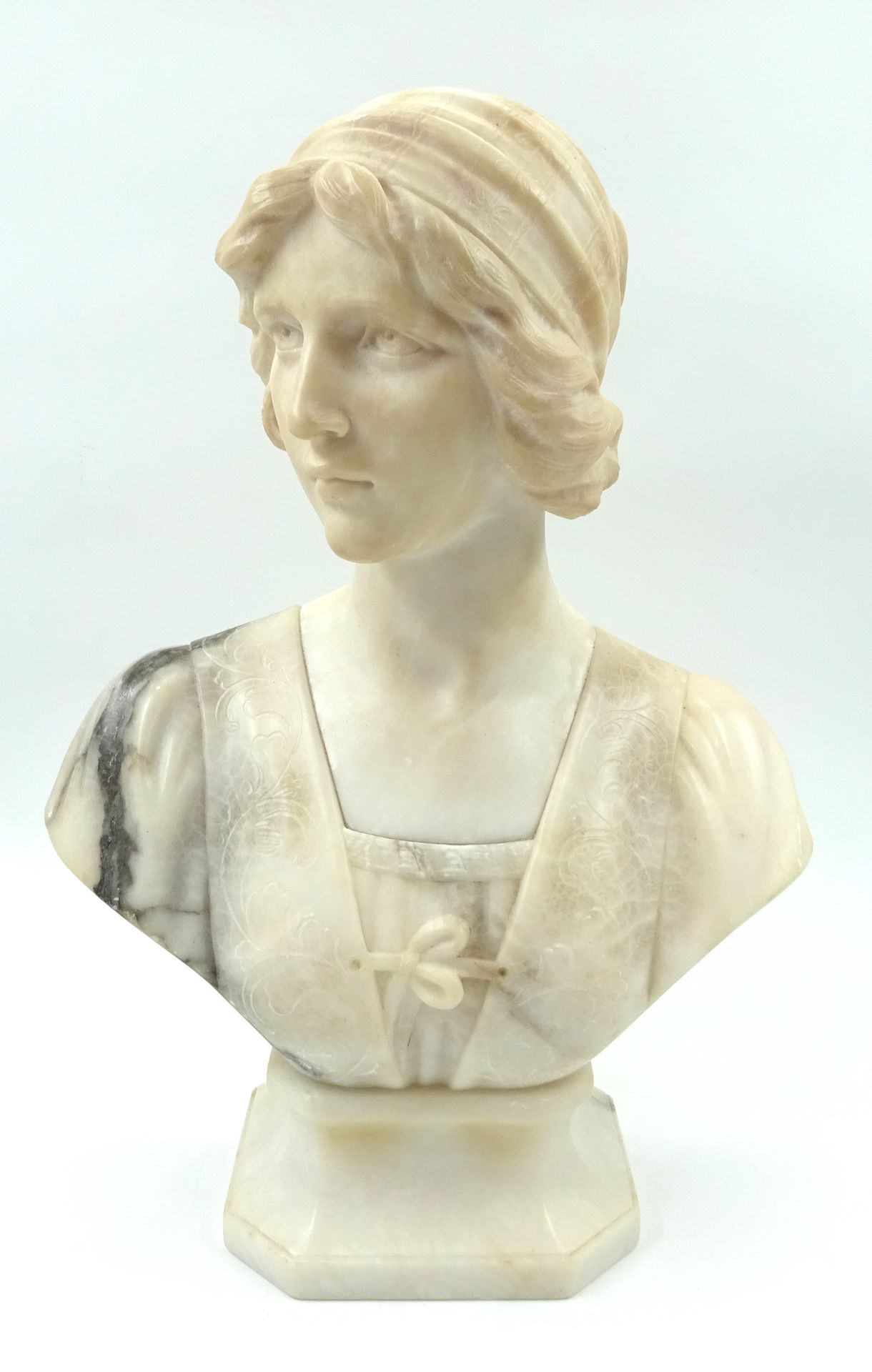 Null A. MICHELOTTI (siglos XIX - XX). Busto de niña. Escultura en alabastro y má&hellip;