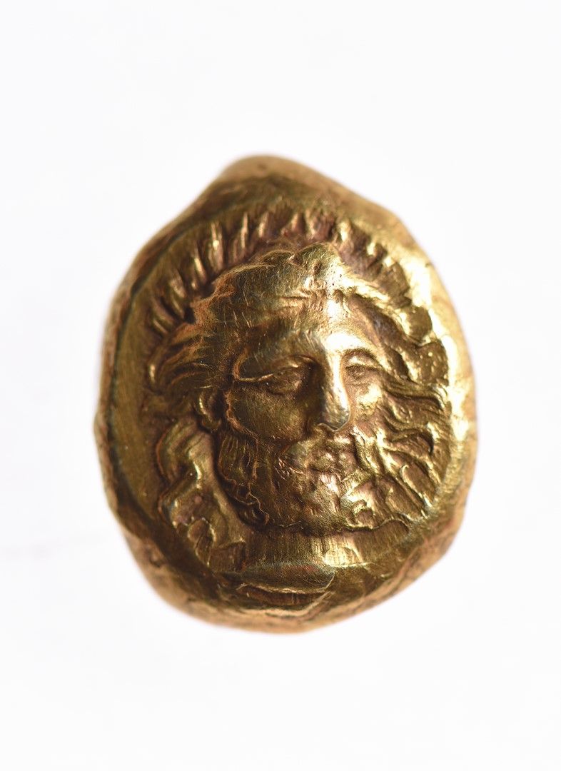 Null MYZIA：Cyzique Statere of electrum（公元前450-350年）。16,12 g.宙斯头像四分之三右，头发飘动。在下面，金&hellip;