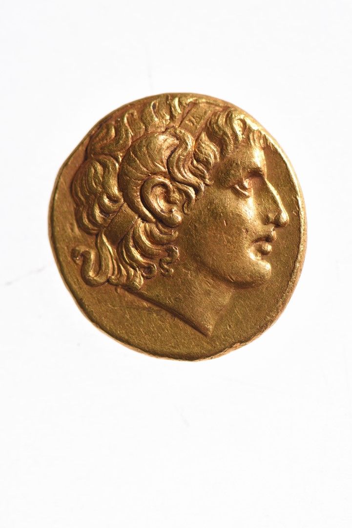 Null 王国：利西马库斯（公元前323-281年）金质雕像。不确定的研讨会。8.12克（死后）。亚历山大大帝头像，有角，右有头饰，头发呈波浪形。R/ 雅典娜-&hellip;