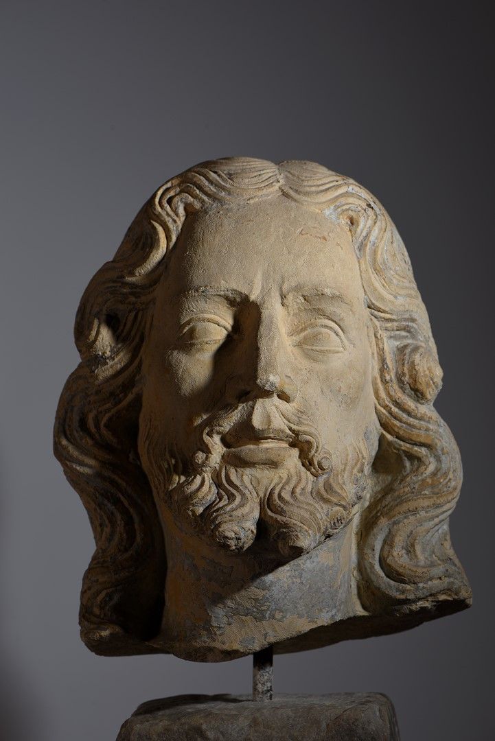 Null Kopf eines Apostels oder Christus aus Kalkstein, rundplastisch gemeißelt, m&hellip;