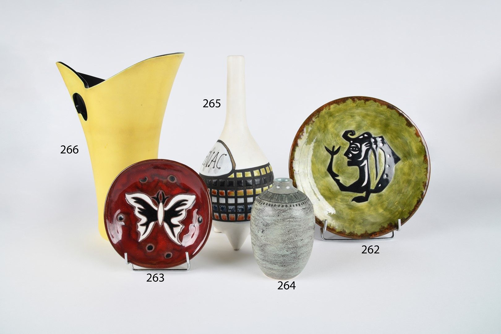 Null ELCHINGER (XX). Frei geformte Vase aus gelb und schwarz glasierter Keramik.&hellip;