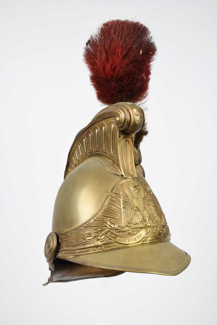 Null 消防员头盔MLE 1855。带狼牙的皮革衬垫，背面有一个冲击。