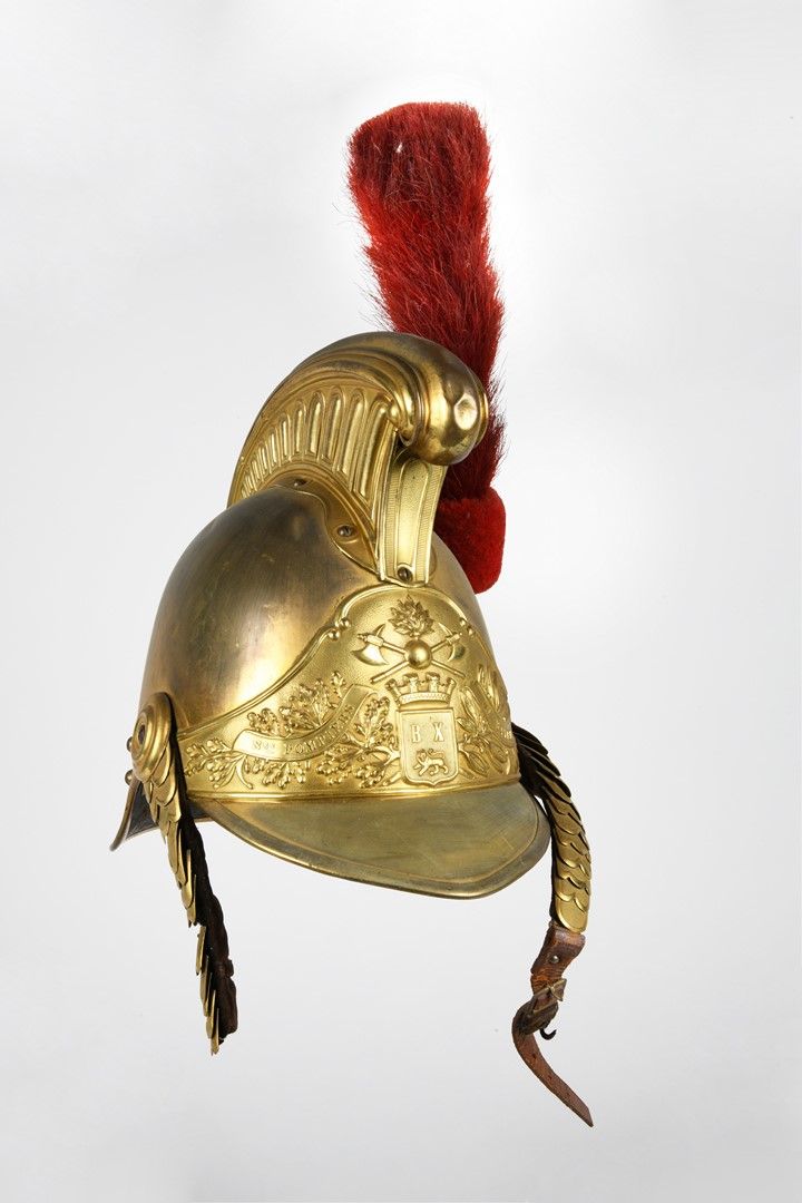 Null Bayeux消防员头盔。黄铜头盔，损坏的下巴带，后来的内饰。19世纪中期