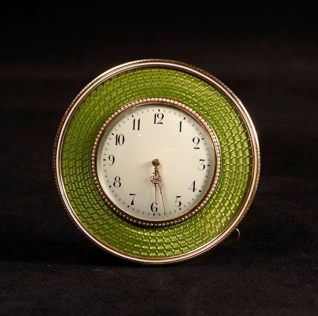 Null "Peter Karl Fabergé (1846-1920) Orologio da tavolo circolare in oro con fil&hellip;