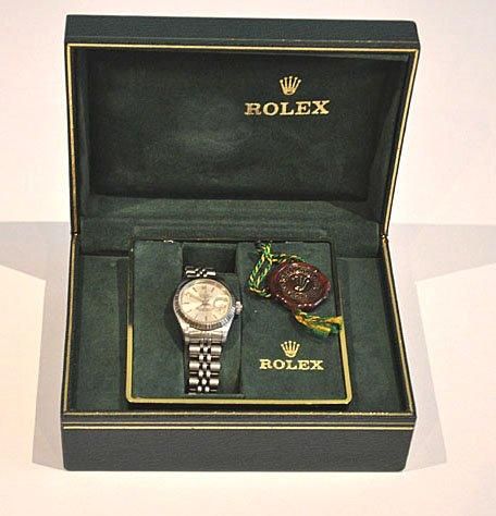 Null Bracelet montre de dame en acier petit modèle ROLEX OYSTER PERPETUAL DATE J&hellip;