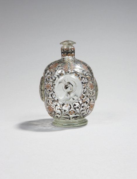 GALLÉ Émile (1846-1904) Flacon ovoïde sur base talon en verre blanc, à décor de &hellip;
