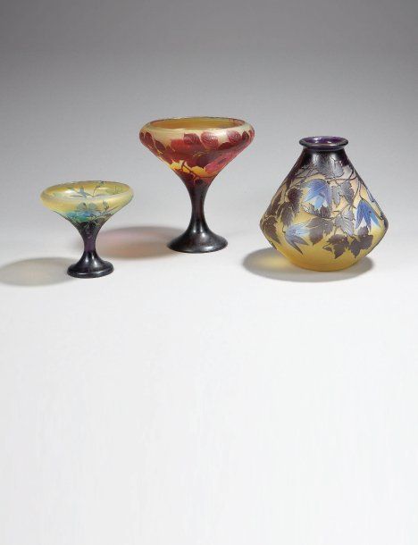 GALLÉ Émile (1846-1904) Vase calice sur piédouche en verre multicouche, à décor &hellip;