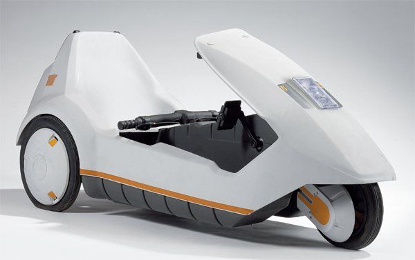 Clive SINCLAIR Voiture électrique monoplace tricycle modèle "C5" en plastique bl&hellip;
