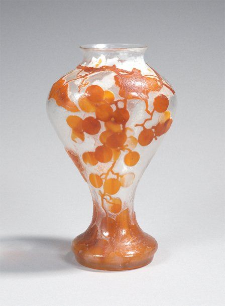 GALLÉ Émile (1846-1904) Vase à col épaulé sur base bulbeuse en verre multicouche&hellip;