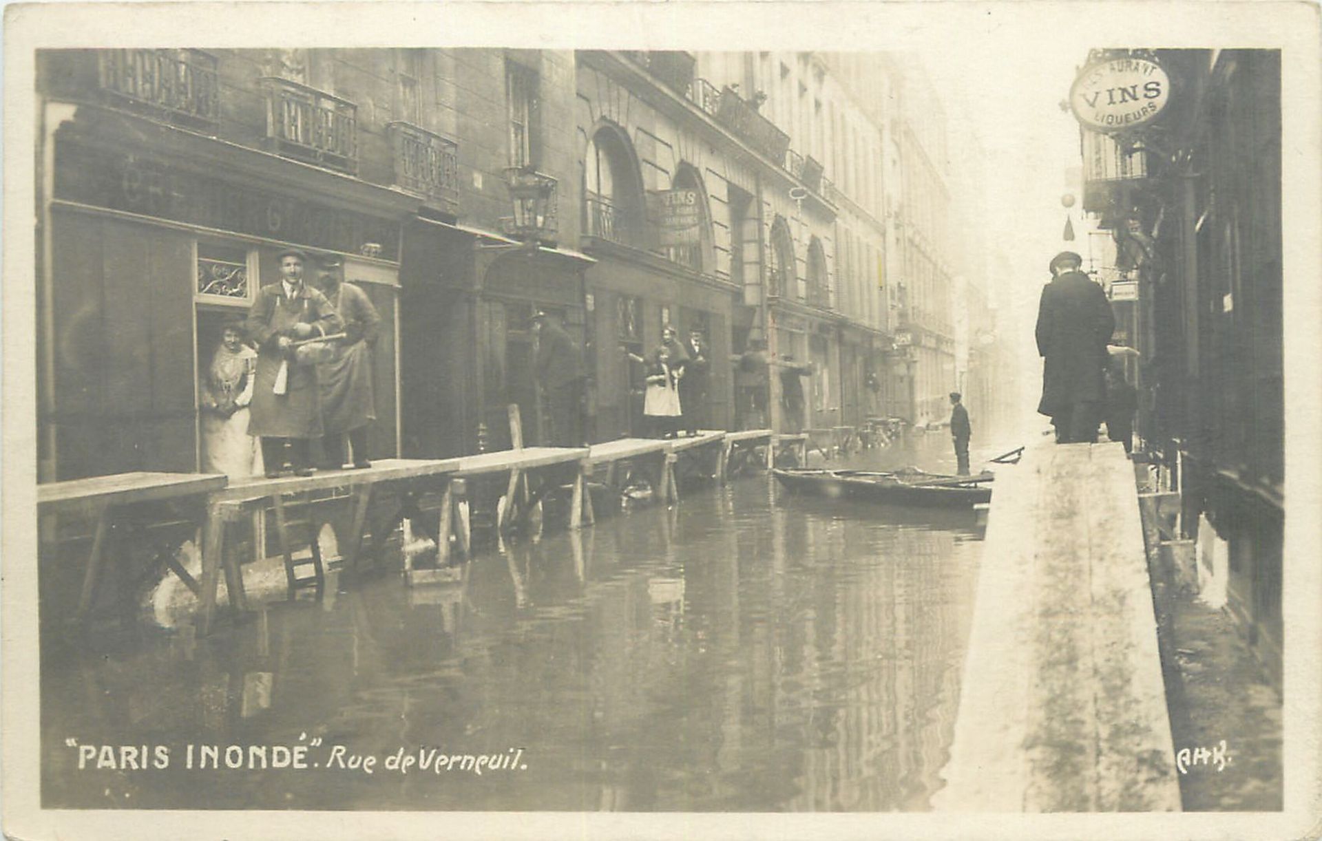 Null 85张水灾明信片1910年：巴黎和巴黎地区。各个出版商。包括 "巴黎：韦尔努瓦街，贝利耶夫街，苏尔库夫街和奥赛角，特拉维西尔街，德拉维耶别墅-朱维西街&hellip;