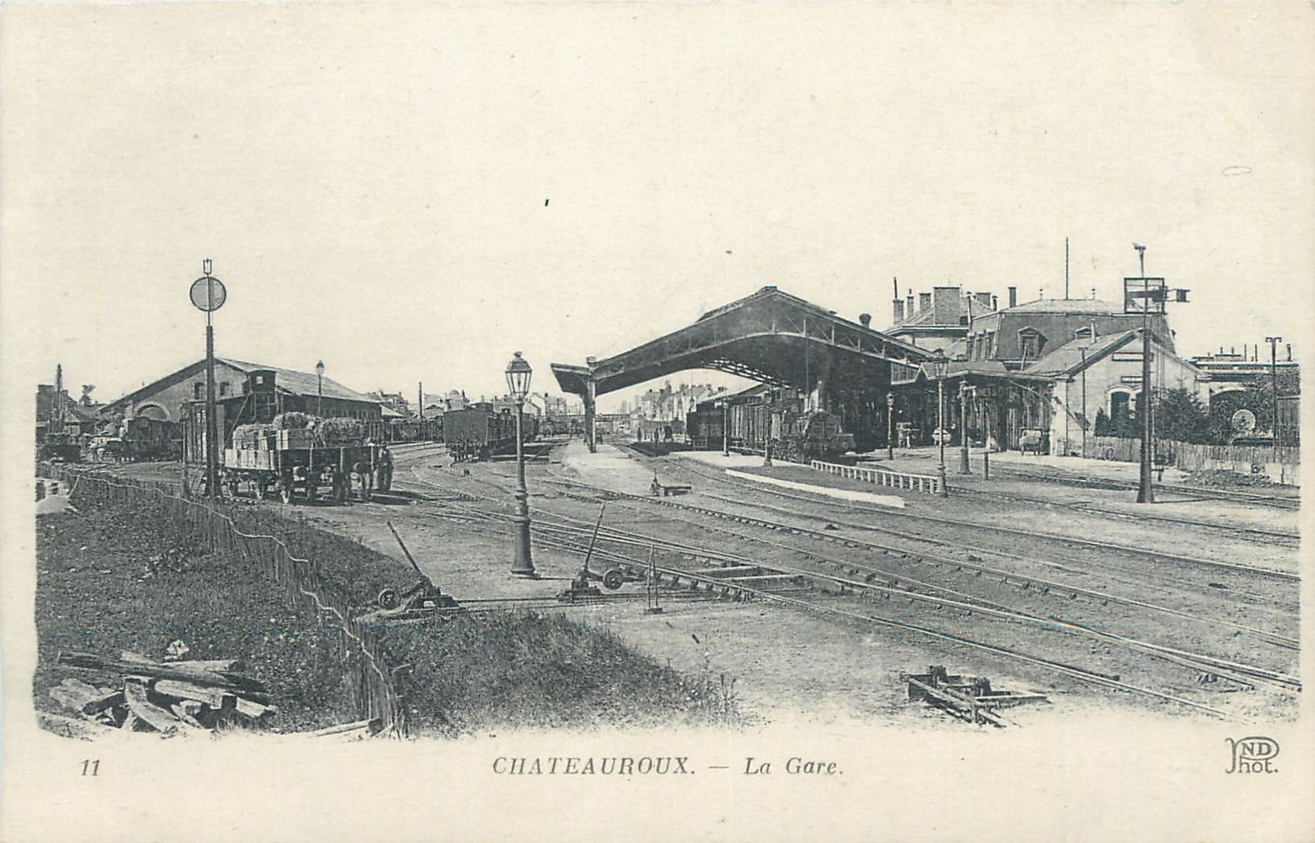 Null 26张印制POSTCARDS：城市、村庄、动画、遗址、一般景观和CPSM。包括 "Chatearoux-La Gare (int+train), Ga&hellip;