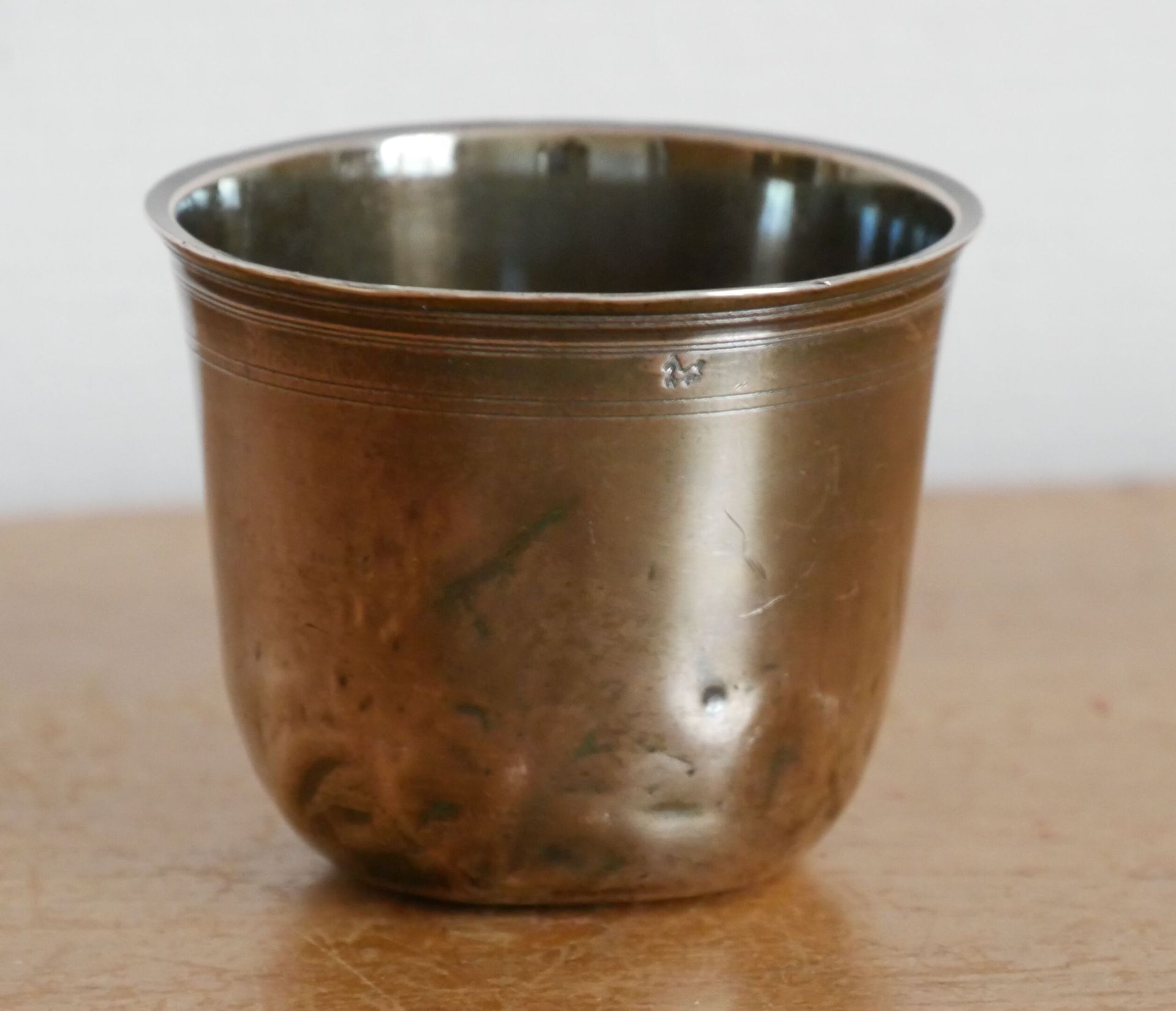 Null 纯银925千分之一图纹GF的Timbale杯。

可能是18世纪的作品

高度：5.5厘米 毛重：75.28克



撤回必须预约的地段，只在2021&hellip;