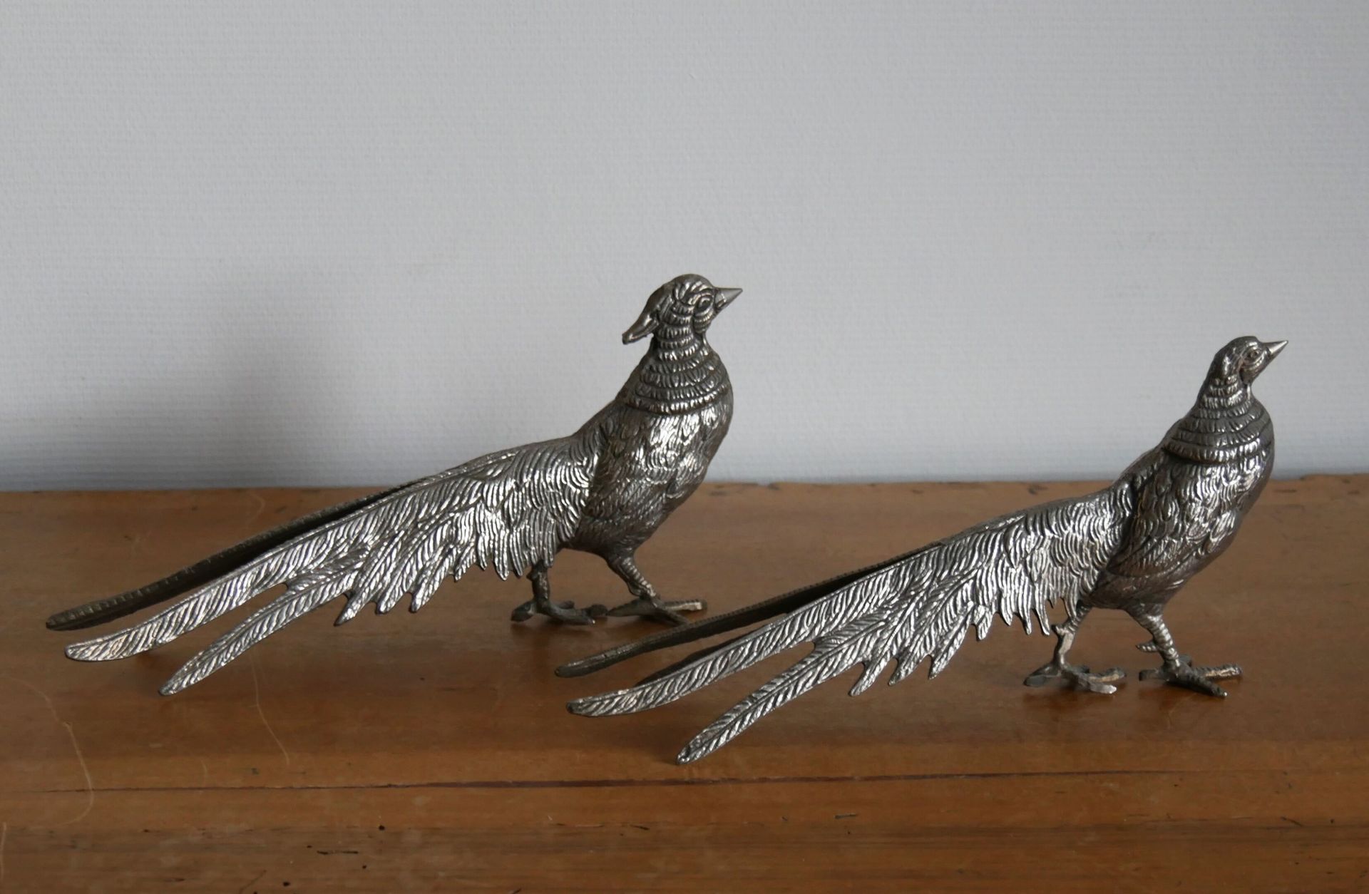 Null Pair of silver plated partridges. 

Dimensions: 14 x 26 x 4 cm



Collectio&hellip;