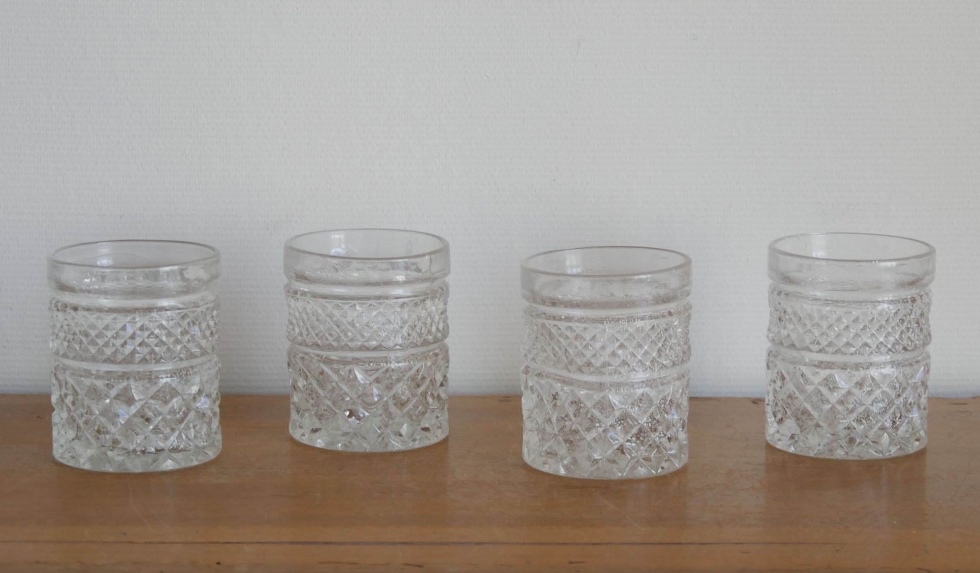Null 10 vasos de whisky en vidrio soplado con decoración enrejada. Obra italiana&hellip;