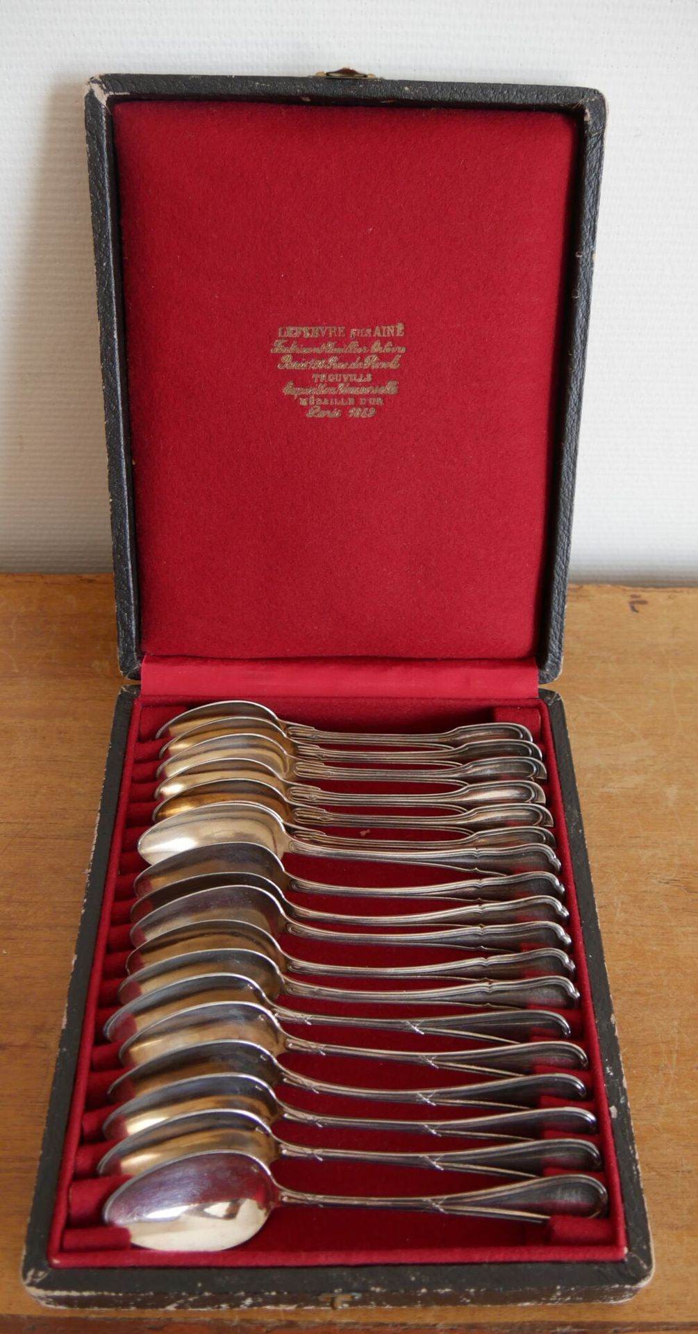 Null 12 cucharas pequeñas en plata de 925 milésimas, modelo " red ".

Peso bruto&hellip;