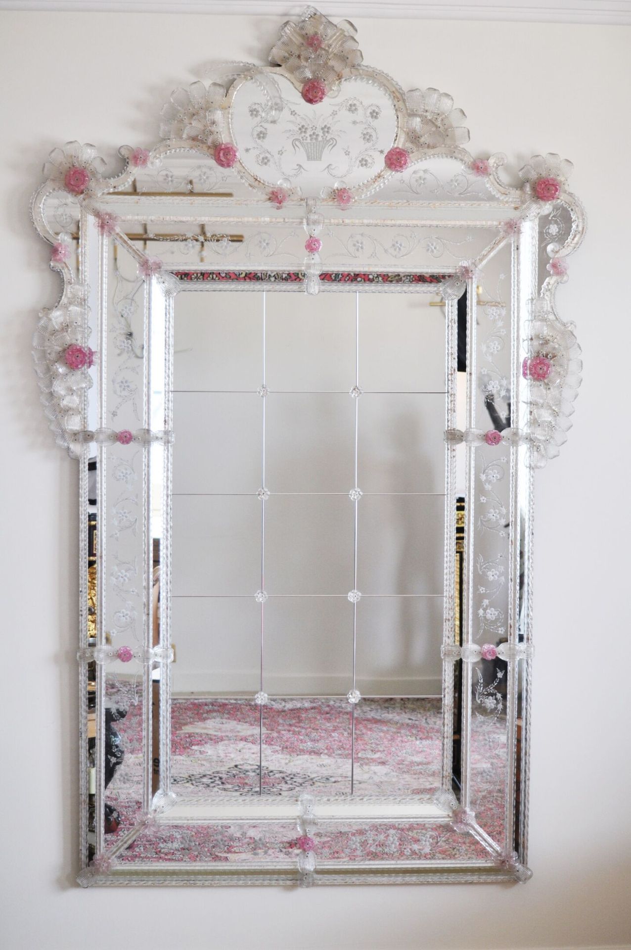 Null Large mirror with pink spun glass beads decorated with flowers blooming on &hellip;