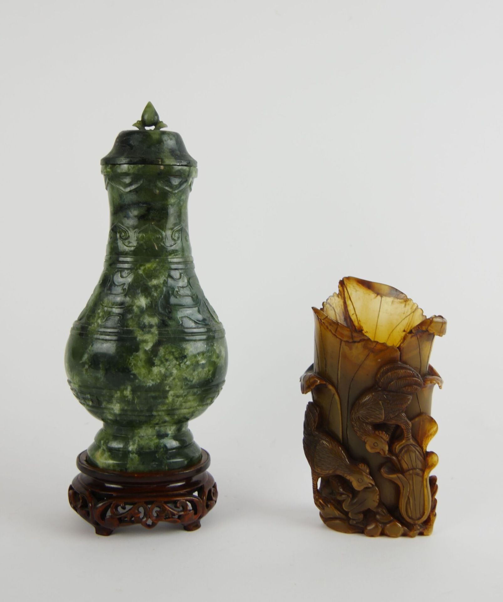 Null CHINE :

Vase balustre et son couvercle en jade vert épinard à décor sculpt&hellip;
