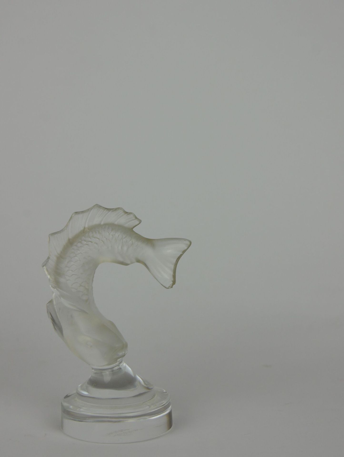 Null LALIQUE France 

Sujet en cristal pressé moulé représentant un poisson bond&hellip;