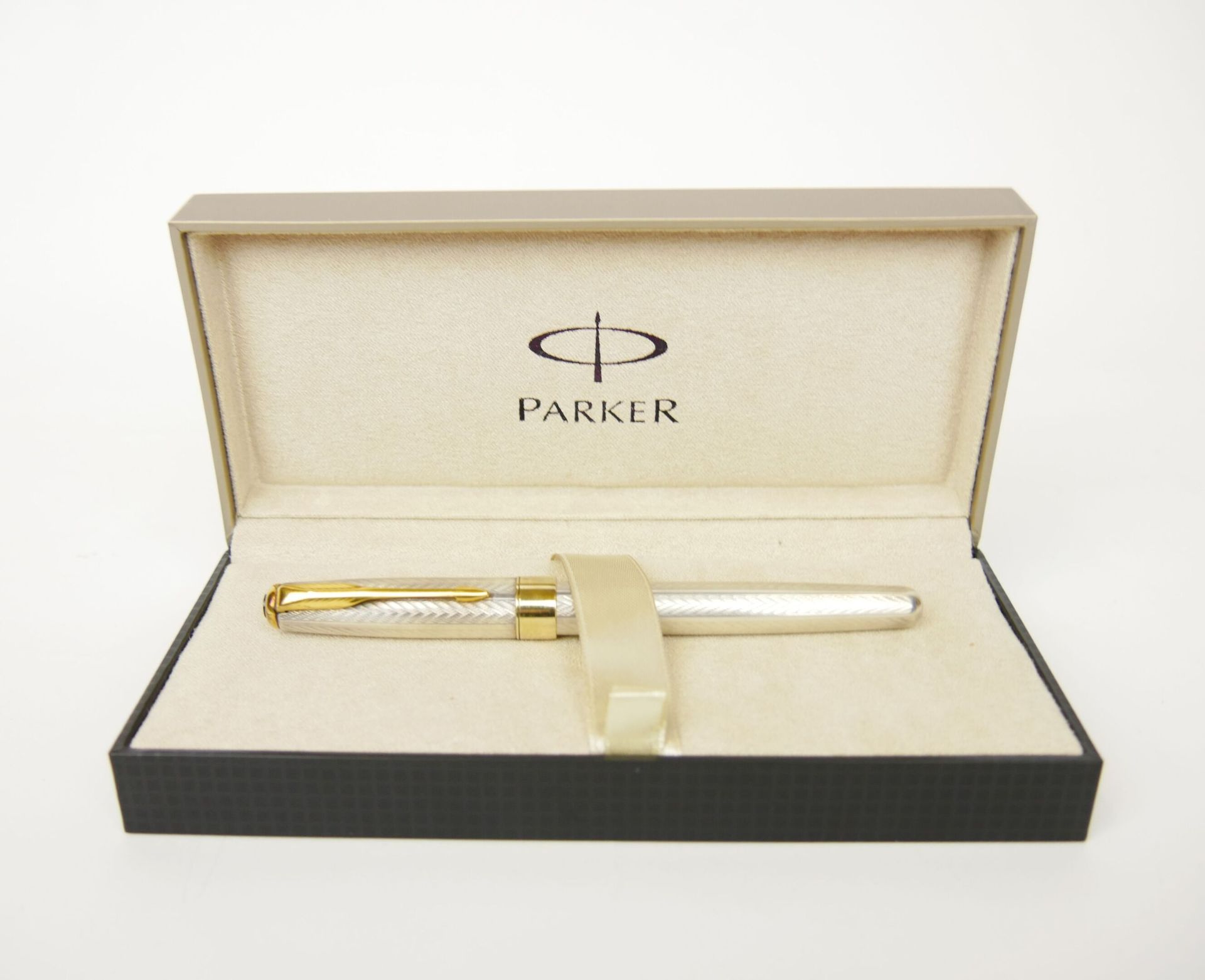 Null PARKER 

Silver plated fountain pen "sonnet" model, medium nib in 18 carat &hellip;