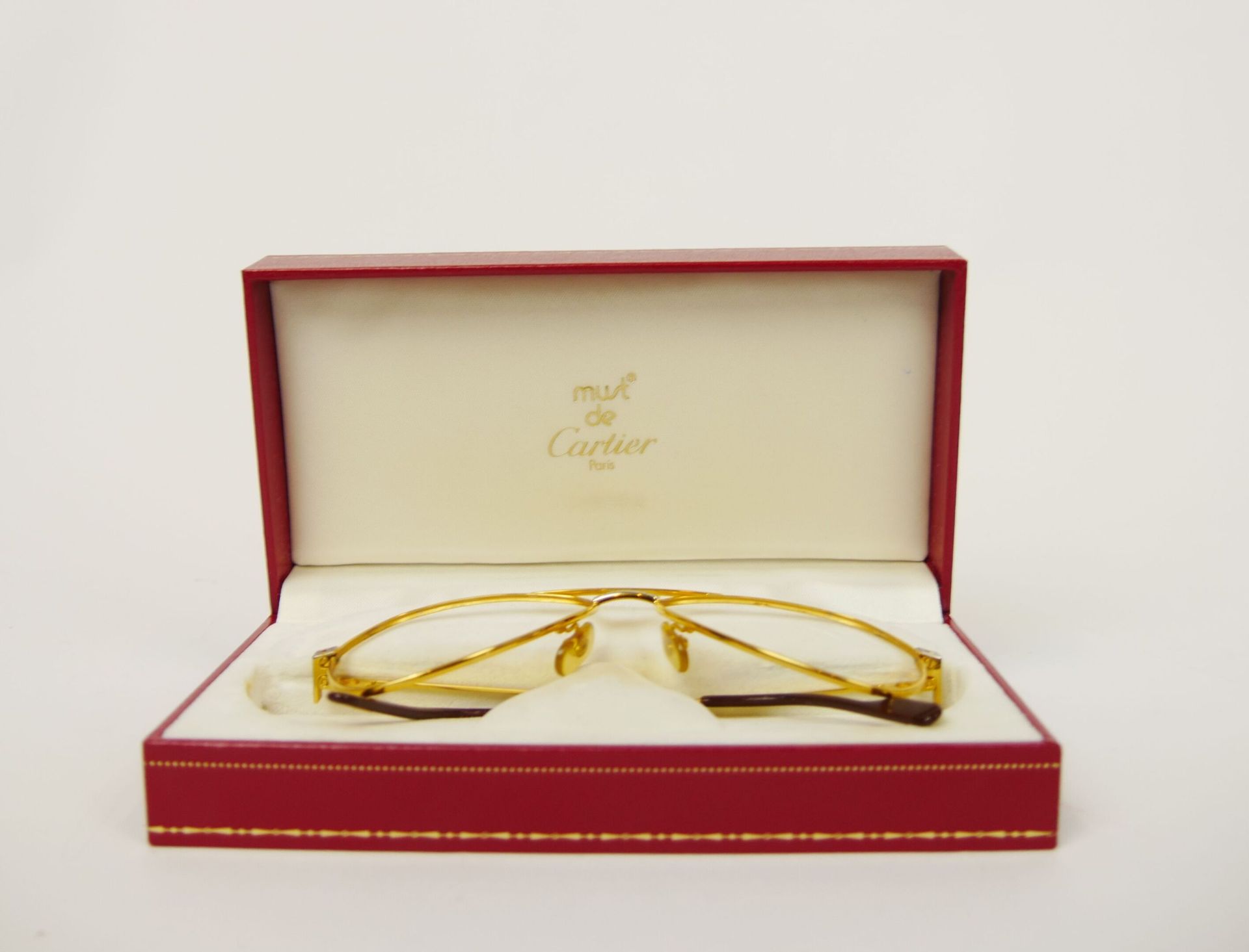 Null CARTIER

Pair of gold-plated metal eyeglasses, Vendôme Santos model.

Refer&hellip;