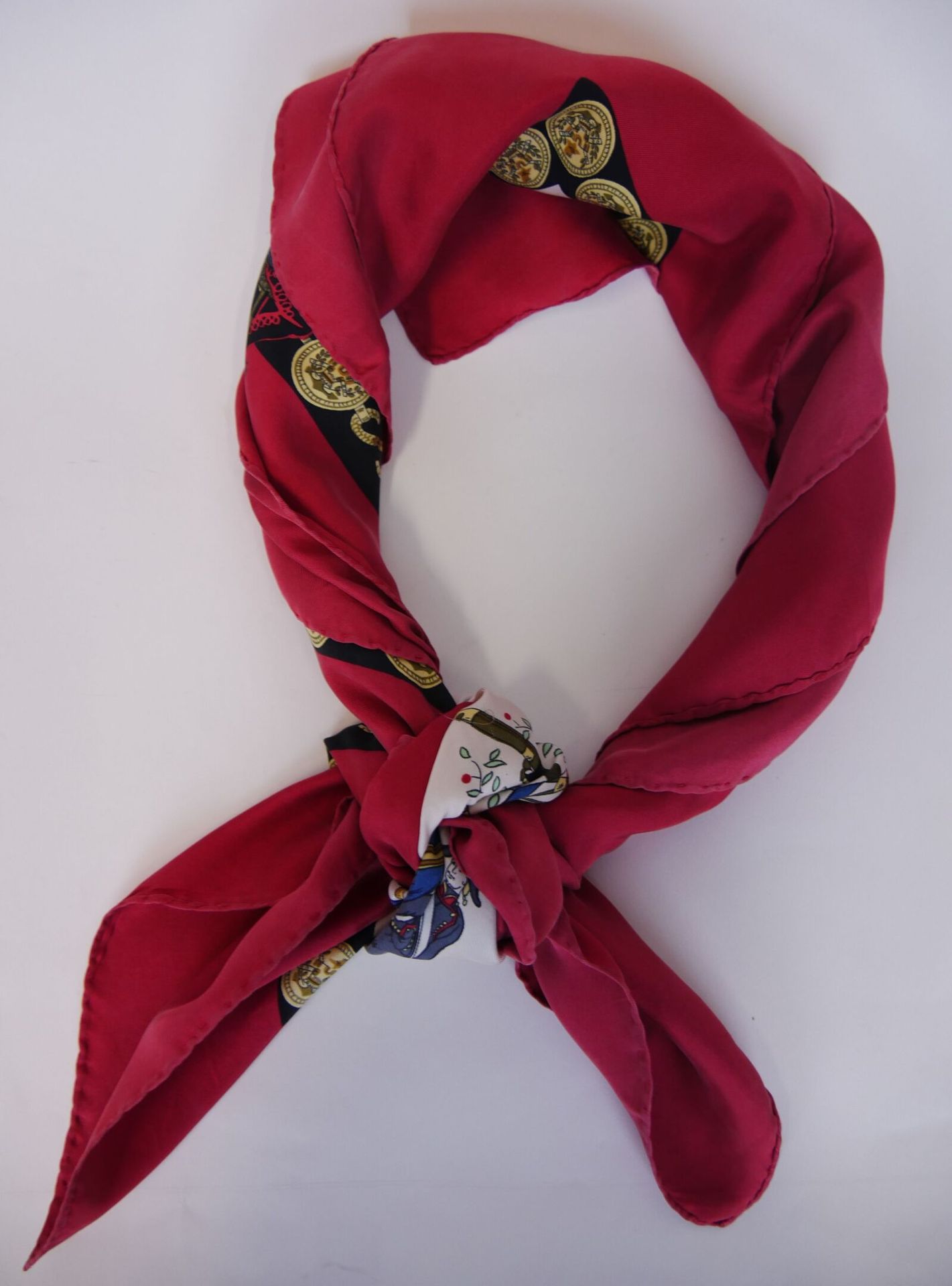 Null NINA RICCI Paris

Foulard en soie commémoratif pour l'occasion du centième &hellip;