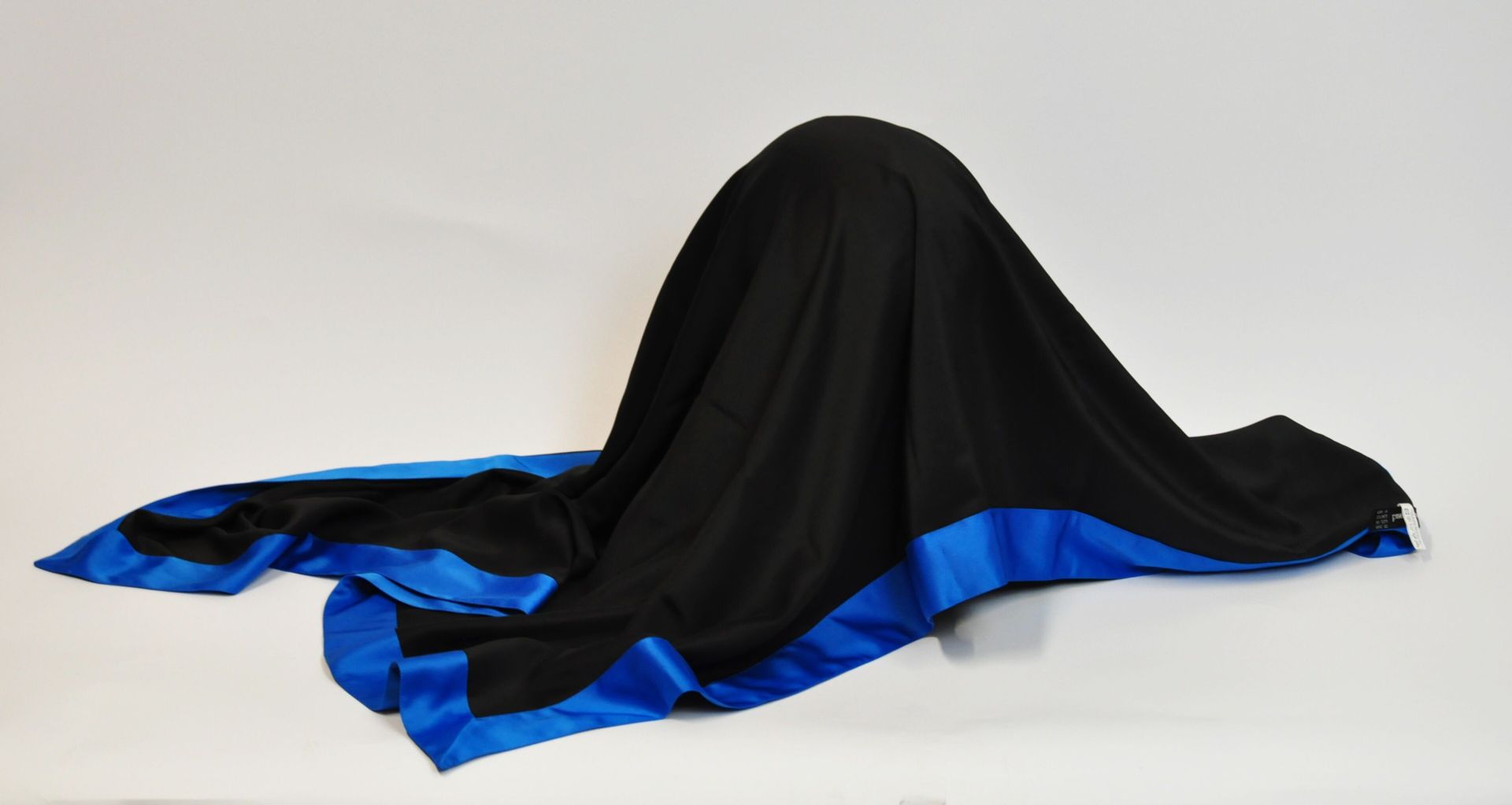 Null Louis FERRAUD 

Large square black silk scarf with electric blue borders. 1&hellip;