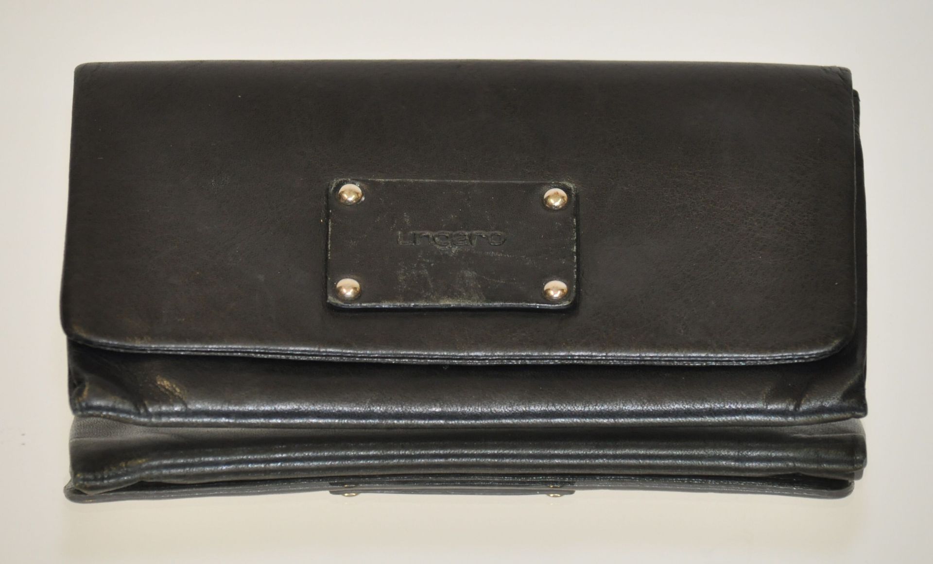 Null UNGARO 

Black leather wallet, snap closure, zip inside. 

Size : 10 x 18 c&hellip;