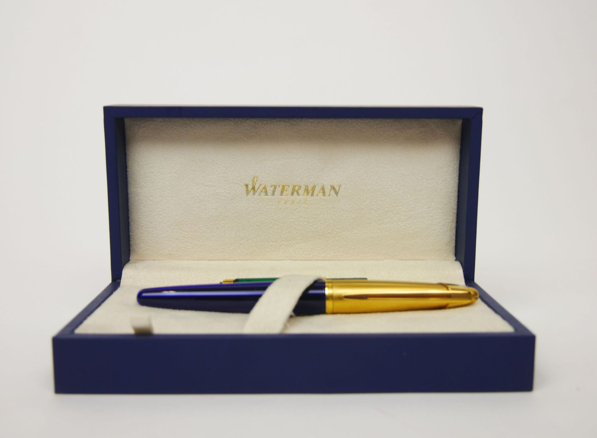 Null WATERMAN

Edson" model fountain pen, gold plated and blue resin attributes.&hellip;