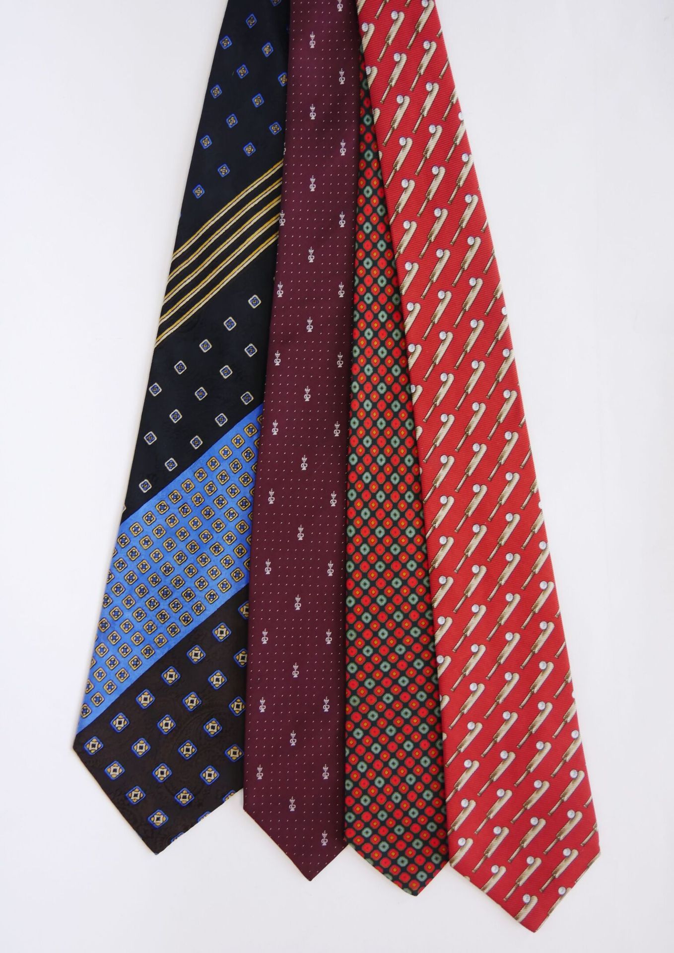 Null Lot of 4 silk ties from CHANEL, YSL, LANVIN and Pierre CARDIN (Condition of&hellip;