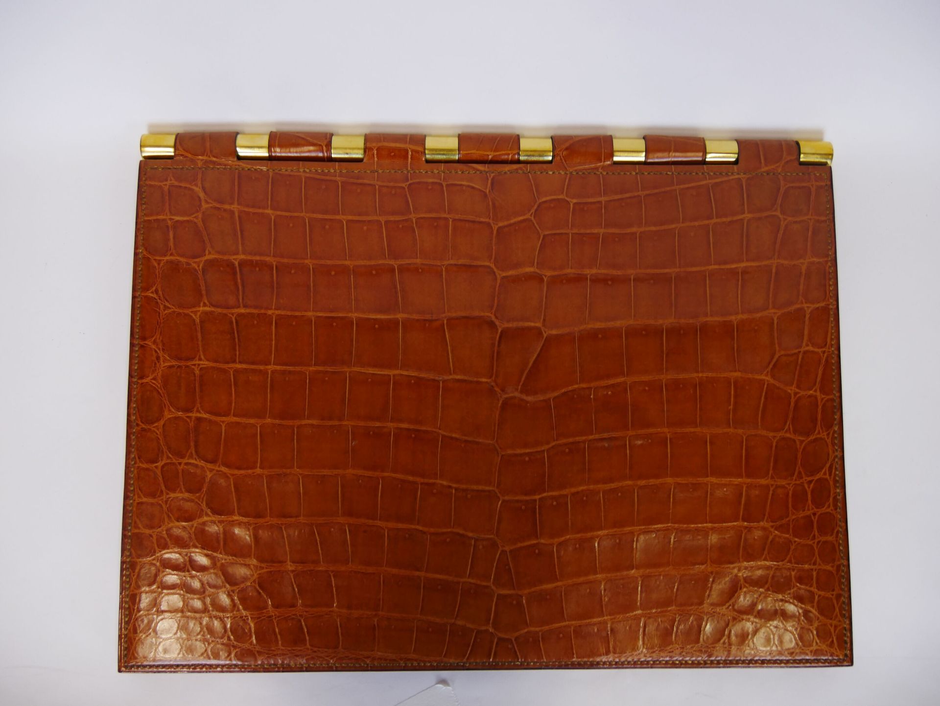 Null HERMES 24 Faubourg St Honoré Paris 

Brown leather and alligator desk pad w&hellip;