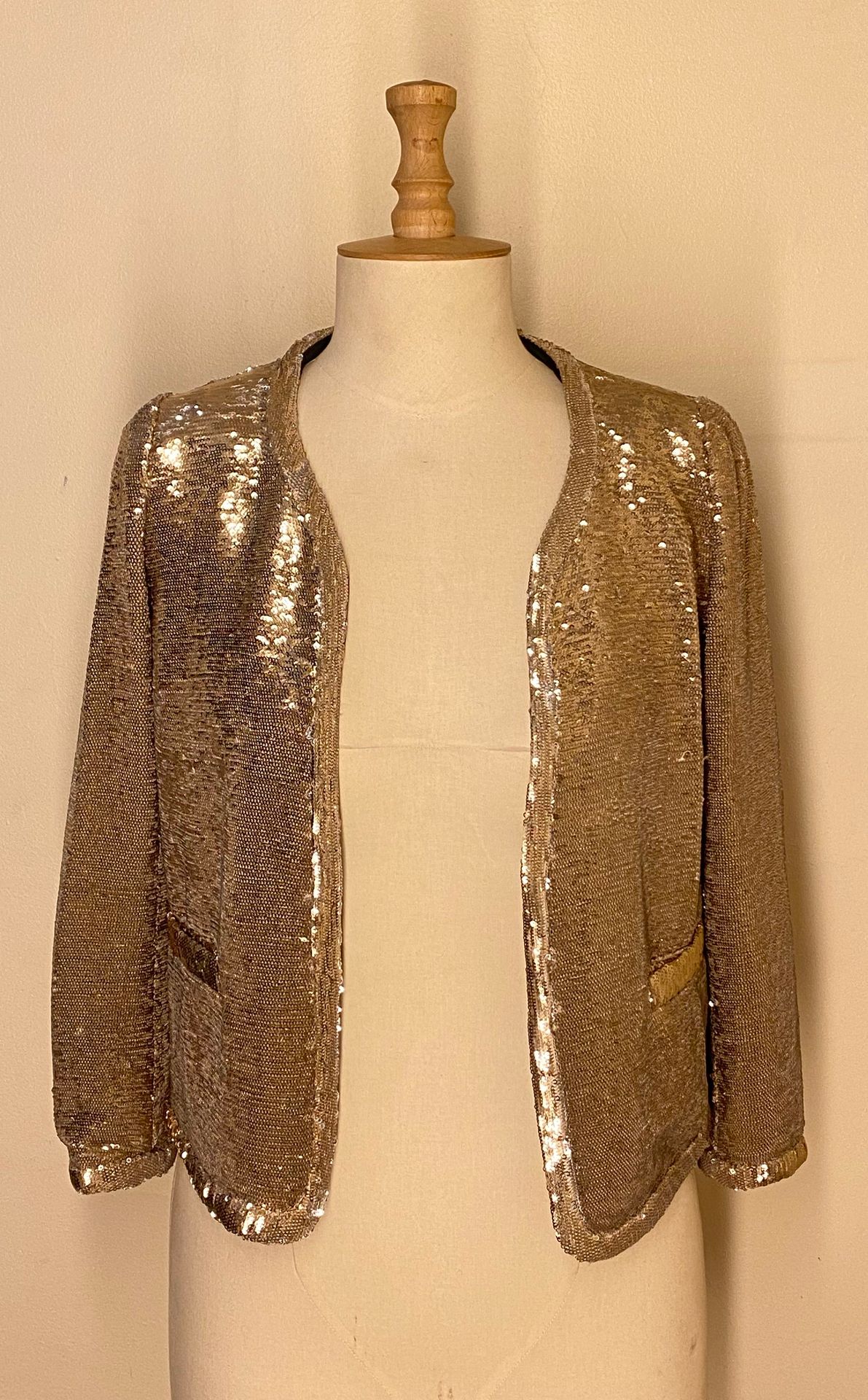 Null MAJE

Gold sequins jacket. Size 38

(Small accidents)



The withdrawal of &hellip;