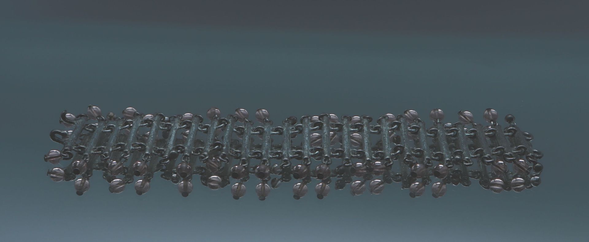 Null GIVENCHY

铰接式镀银金属和粉色玻璃珠手链。长度：19.5厘米（扣子有小意外）



抽签将在2021年12月20日（星期一）在巴黎举行的第十&hellip;