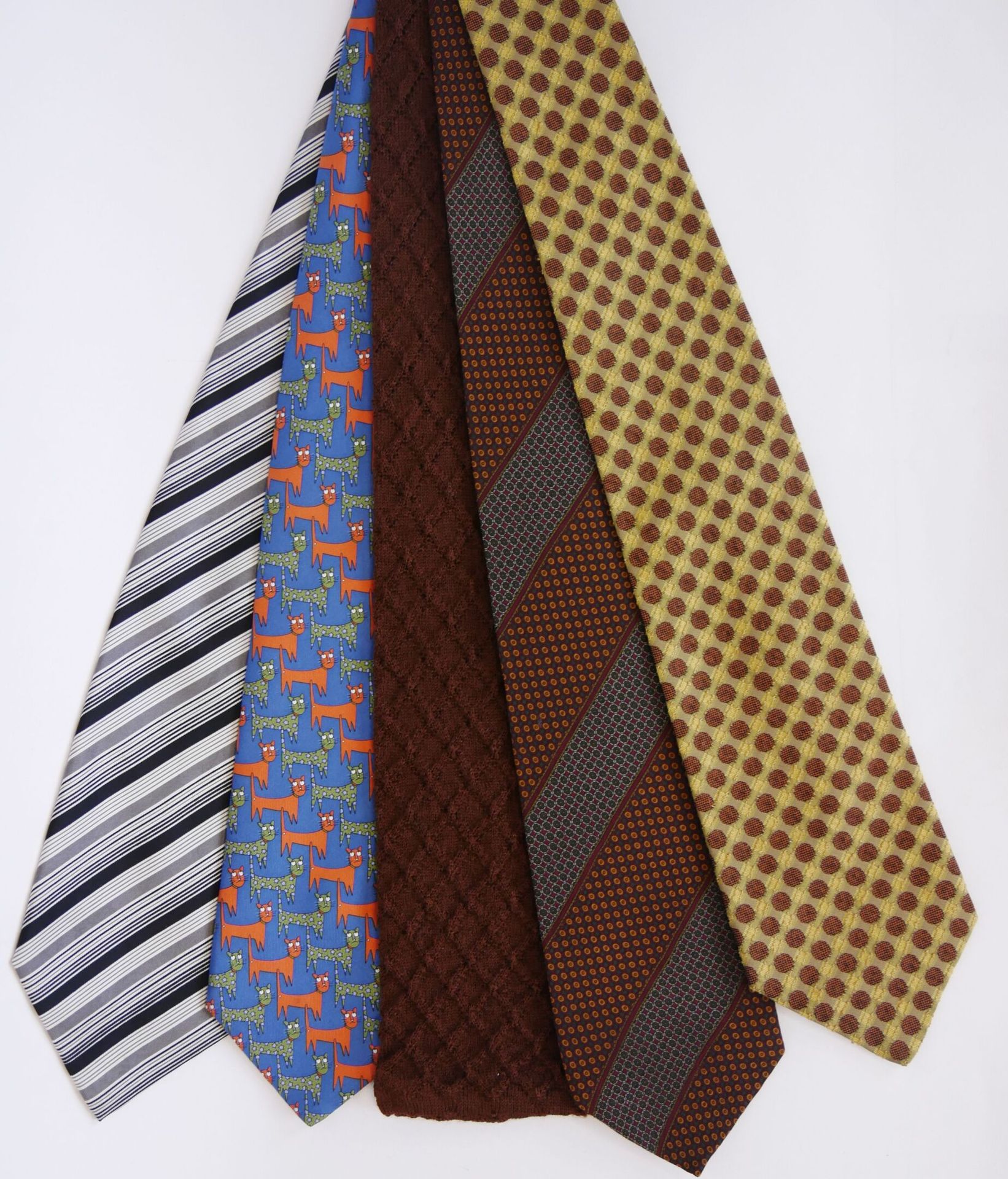 Null CHRISTIAN DIOR and CHRISTIAN DIOR Monsieur

Lot of 5 ties in silk and wool,&hellip;