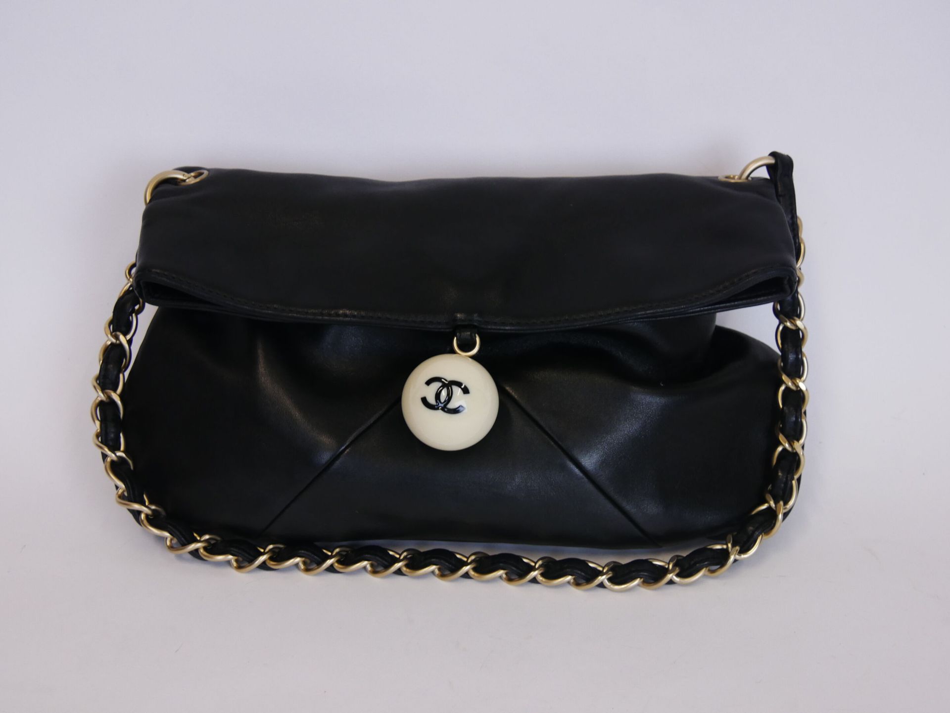 Null CHANEL Made in Italy 

Shoulder bag in soft black lambskin, holding a signe&hellip;