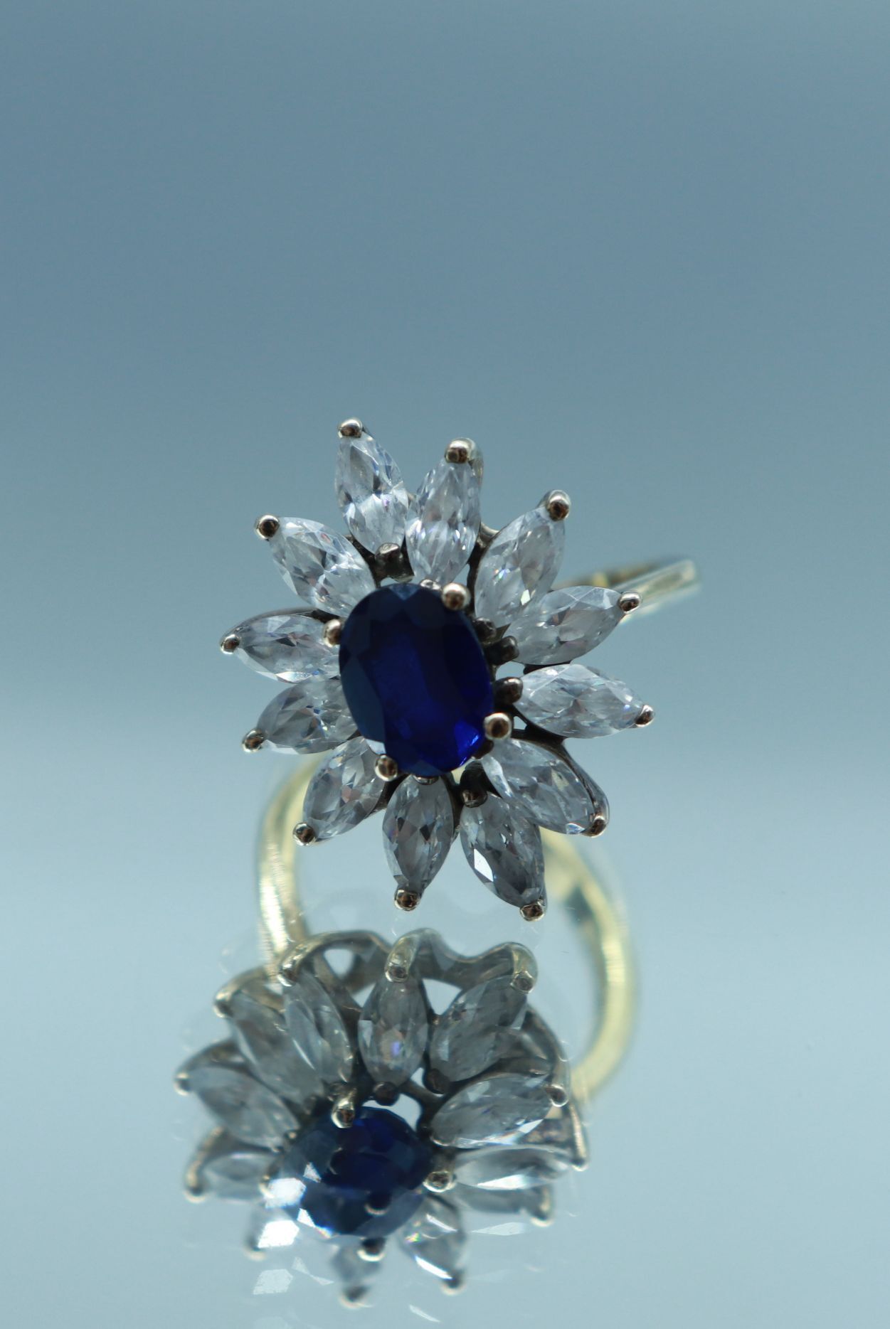 Null Ring flowers out of silver gilded 925 thousandth centered of a blue stone a&hellip;
