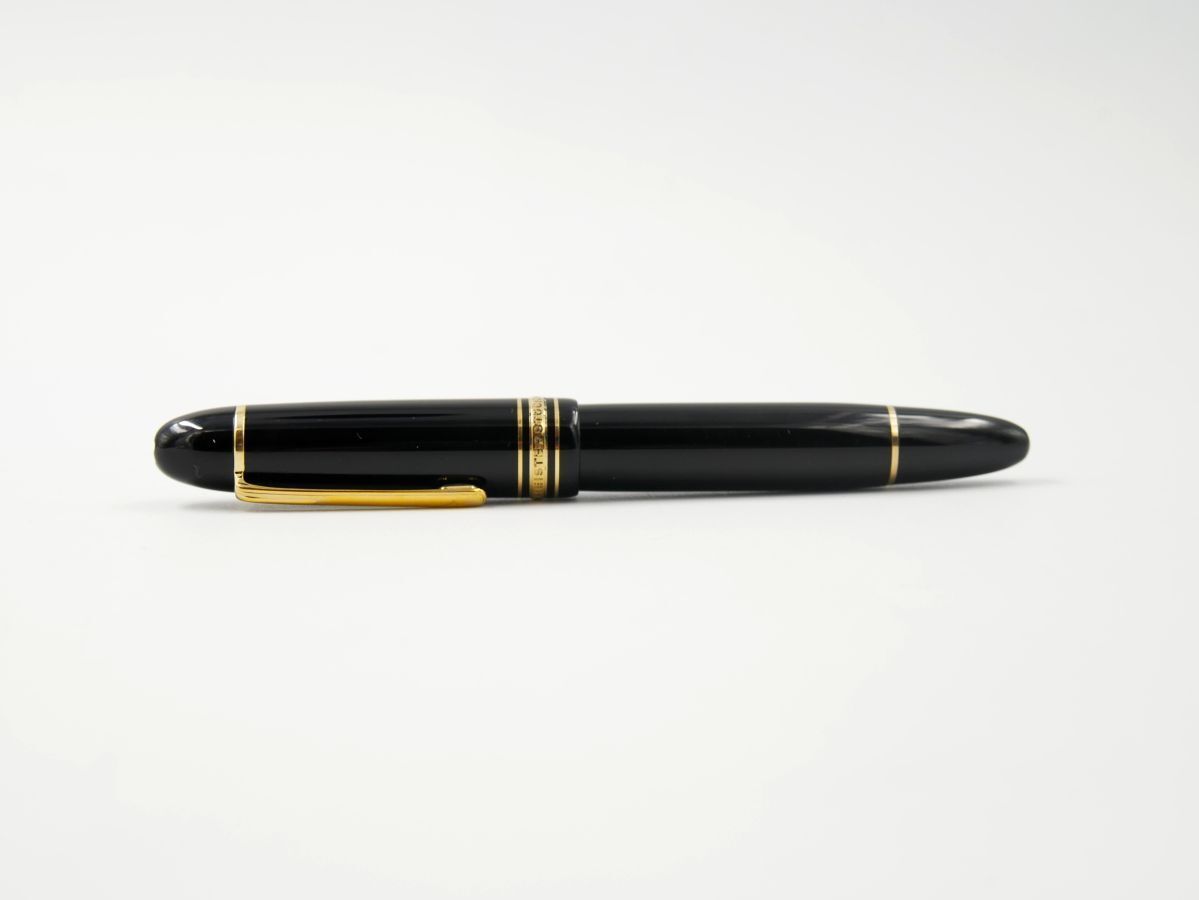Null MONTBLANC :

Meisterstück 149

Fountain pen, fine two-tone nib in gold 750 &hellip;