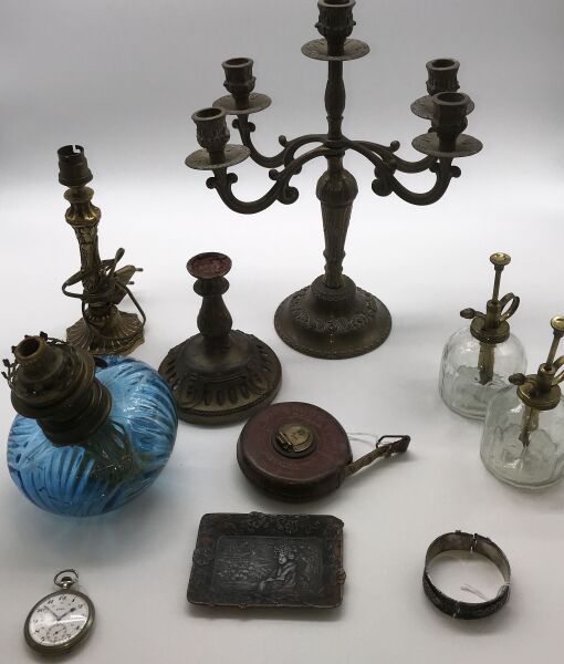 Null Trinkets & Miscellaneous :

Kerosene lamp, blue glass shaft (cracked), deta&hellip;