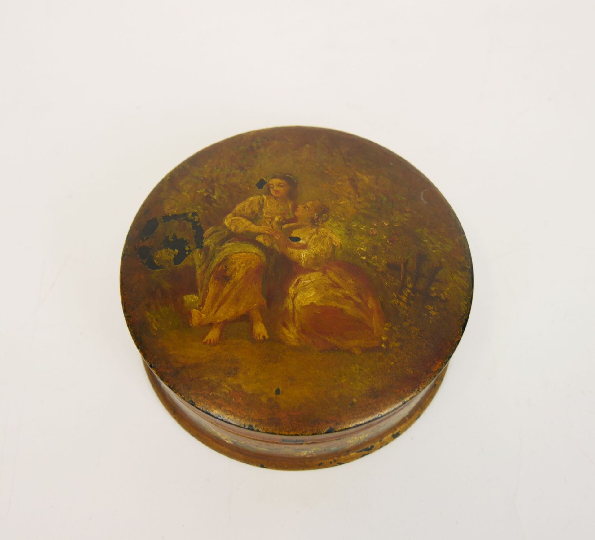 Null Round papier-mâché box with painted decoration representing two young women&hellip;
